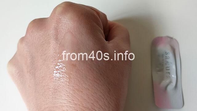 サクラエ ダブルアクションセラムは、洗顔後、まっさらな肌に使う